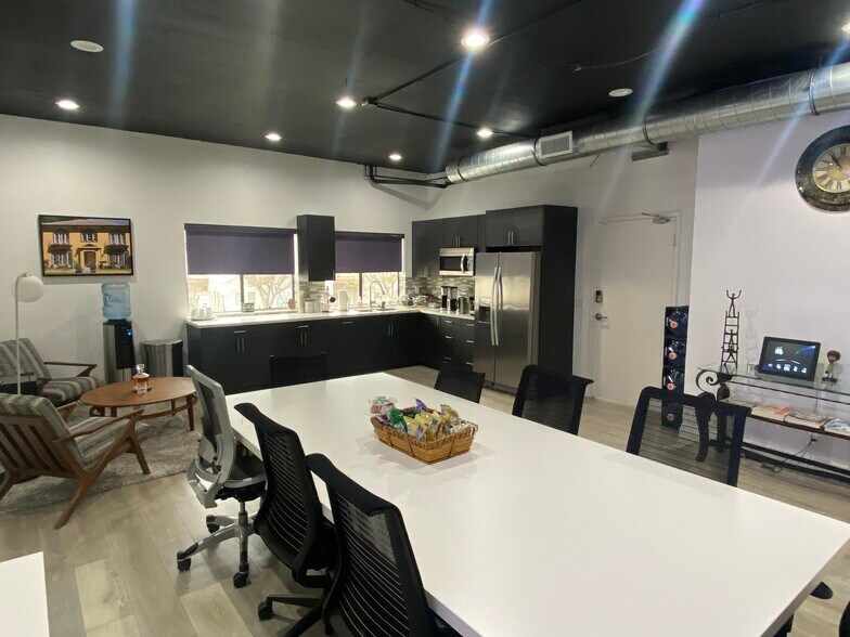 6930 Owensmouth Ave, Canoga Park, CA à louer - Photo intérieure – Image 3 sur 16