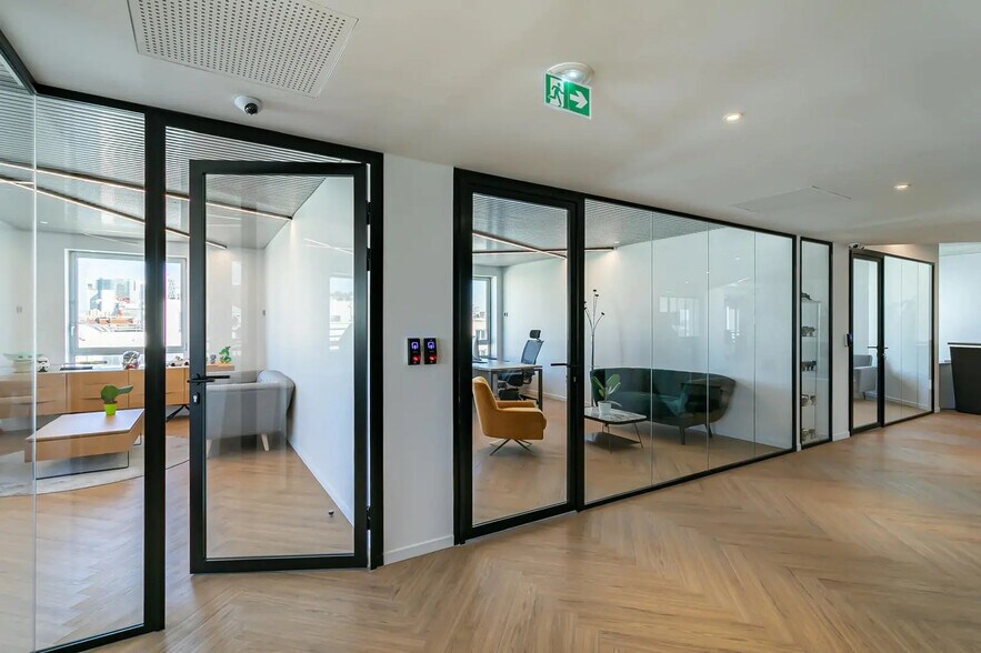 Bureau dans Puteaux à louer - Photo de l’immeuble – Image 3 sur 7