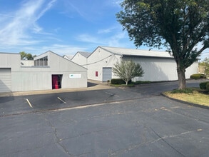 7188 Main St, Newtown, OH à louer Photo de l’immeuble– Image 2 sur 7