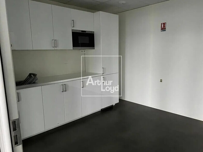 Bureau dans Lieusaint à louer - Photo de l’immeuble – Image 2 sur 5