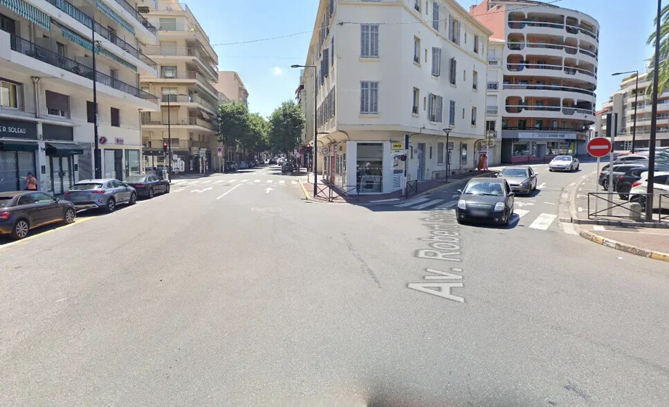 Local commercial dans Antibes à louer - Photo de l’immeuble – Image 2 sur 6