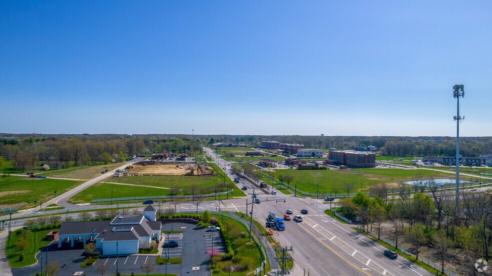8323 Walton Pky, New Albany, OH à louer - Aérien – Image 3 sur 11