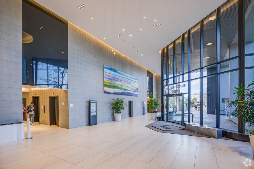 1200 W 73rd Ave, Vancouver, BC à louer - Hall d’entrée – Image 2 sur 14
