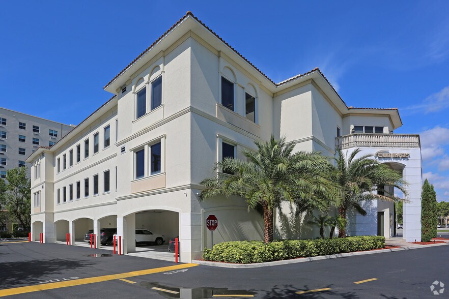 2750 NE 185th St, Aventura, FL à louer - Photo de l’immeuble – Image 2 sur 21