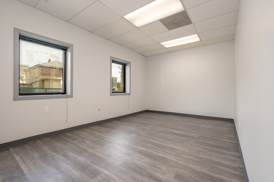 9094 Baltimore Ave, College Park, MD à louer - Photo intérieure – Image 3 sur 6