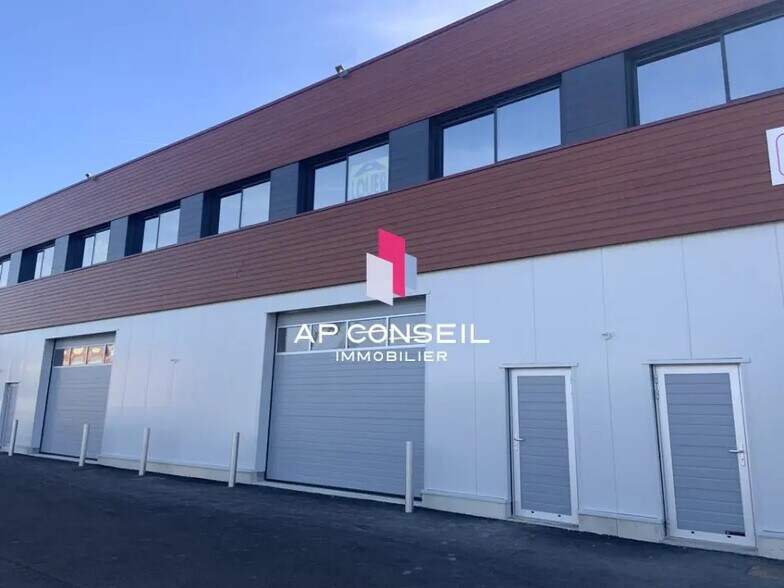 Local d’activités dans BOIS-D'ARCY à louer - Photo de l’immeuble – Image 3 sur 5