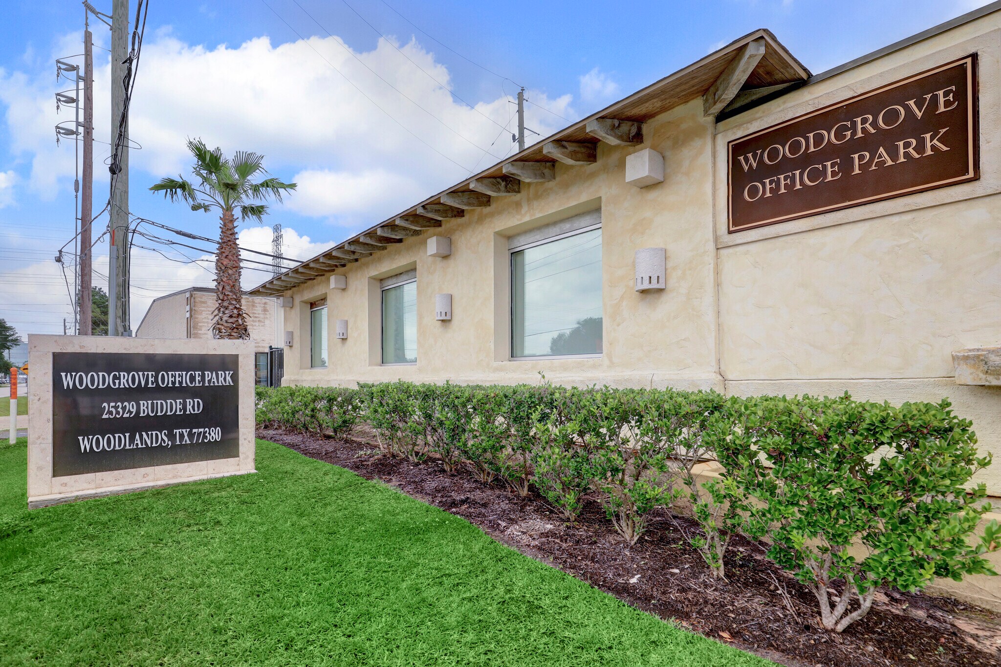 25329 Budde Rd, The Woodlands, TX à louer Photo de l’immeuble– Image 1 sur 22