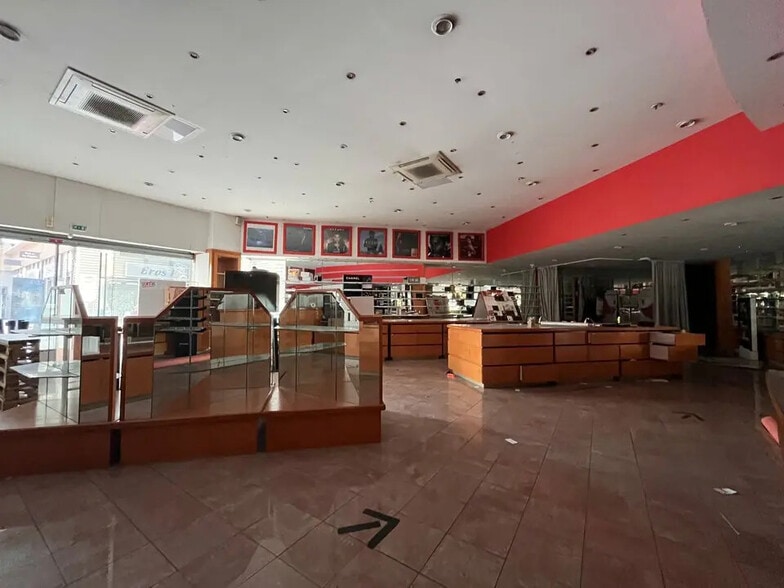 Local commercial dans Marseille à louer - Photo de l’immeuble – Image 3 sur 9