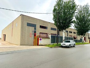 Industriel/Logistique dans Palau-solità i Plegamans, Barcelona à louer Photo de l’immeuble– Image 1 sur 7