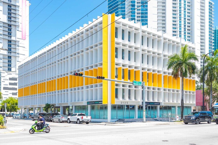 2125 Biscayne Blvd, Miami, FL à louer - Photo de l’immeuble – Image 2 sur 10