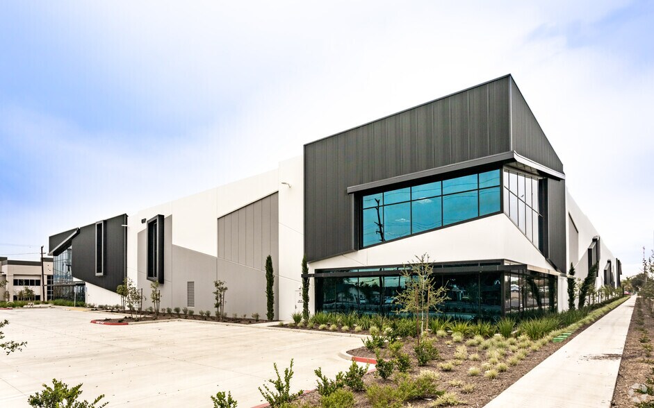 617 Sunkist St, Ontario, CA à louer - Photo de l’immeuble – Image 3 sur 10