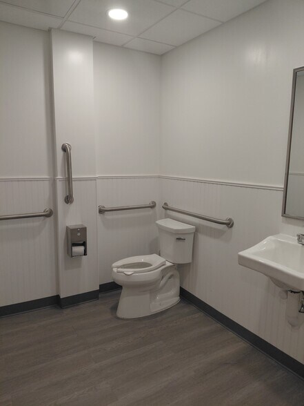 32 Stiles Rd, Salem, NH à vendre - Photo de l’immeuble – Image 3 sur 6