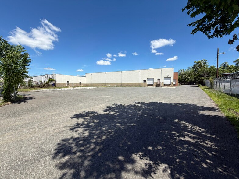 5300 Tuxedo Rd, Hyattsville, MD à louer - Photo de l’immeuble – Image 3 sur 10