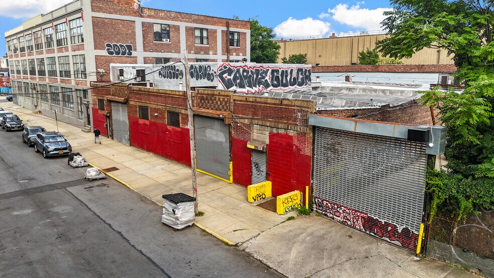 200 Cook St, Brooklyn, NY à vendre - Photo de l’immeuble – Image 3 sur 5