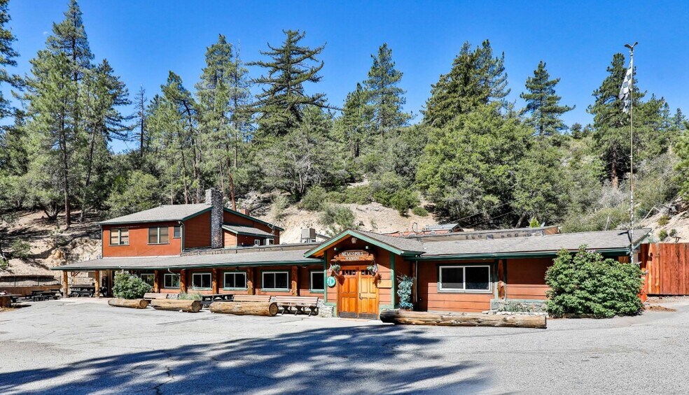 CA-2, La Cañada Flintridge, CA à vendre - Photo de l’immeuble – Image 2 sur 34