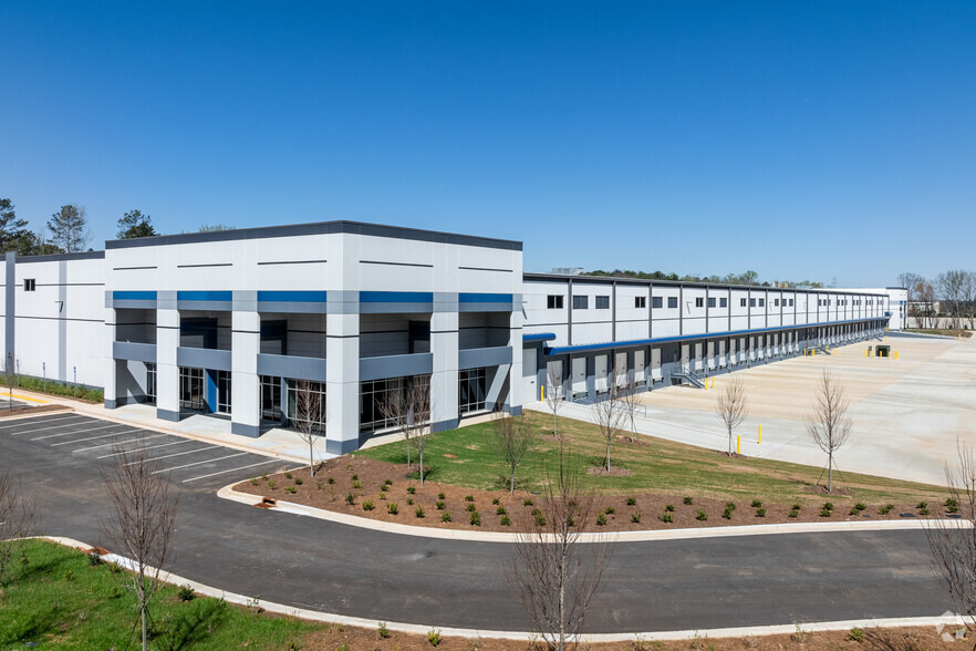 5001 N Commerce Dr, College Park, GA à louer - Photo de l’immeuble – Image 1 sur 9
