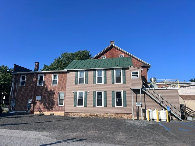 13 W Main St, New Bloomfield, PA à vendre - Photo de l’immeuble – Image 2 sur 10