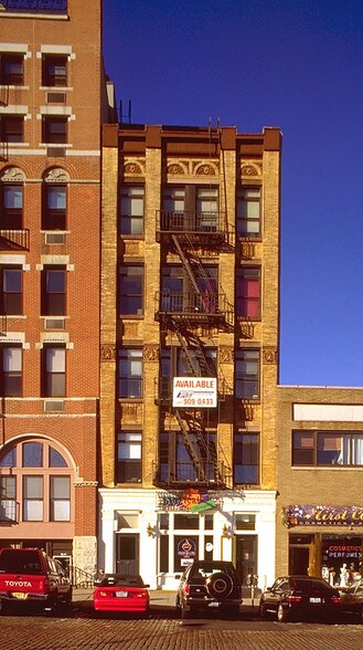 22 Hudson Pl, Hoboken, NJ à louer - Photo de l’immeuble – Image 2 sur 28