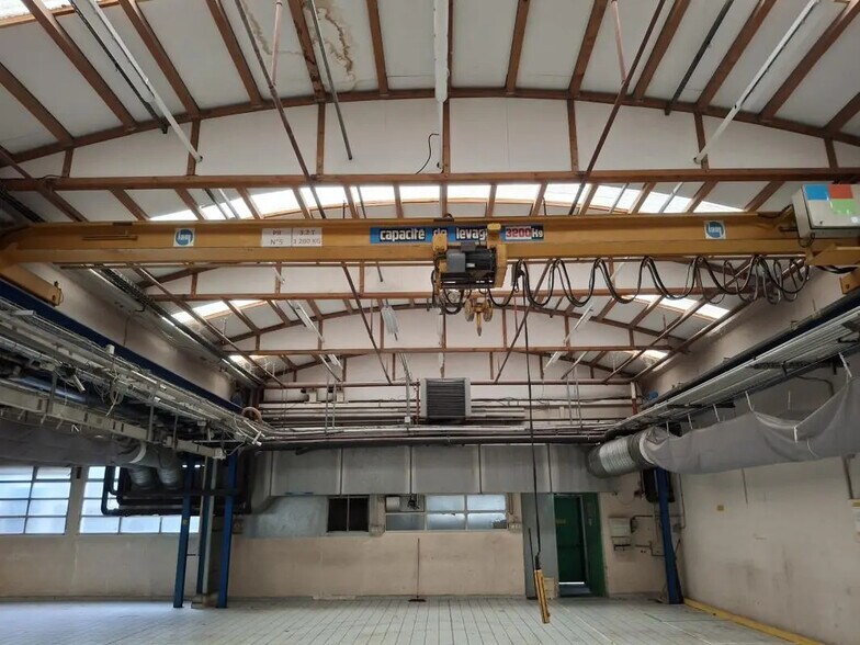 Industriel/Logistique dans Oyonnax à vendre - Photo de l’immeuble – Image 3 sur 7