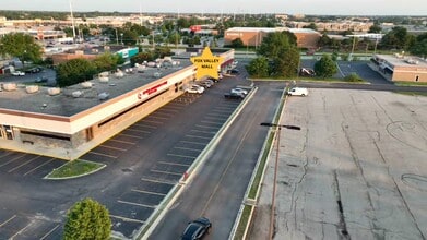 4302-4442 E New York St, Aurora, IL à louer - Vidéo sur l’annonce professionnelle