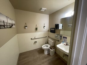 1161 E Main St, El Cajon, CA à louer Photo de l’immeuble– Image 1 sur 9