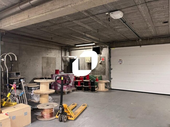 Plus de détails pour 7 Place Gutenberg, Templemars - Local d'activités à louer