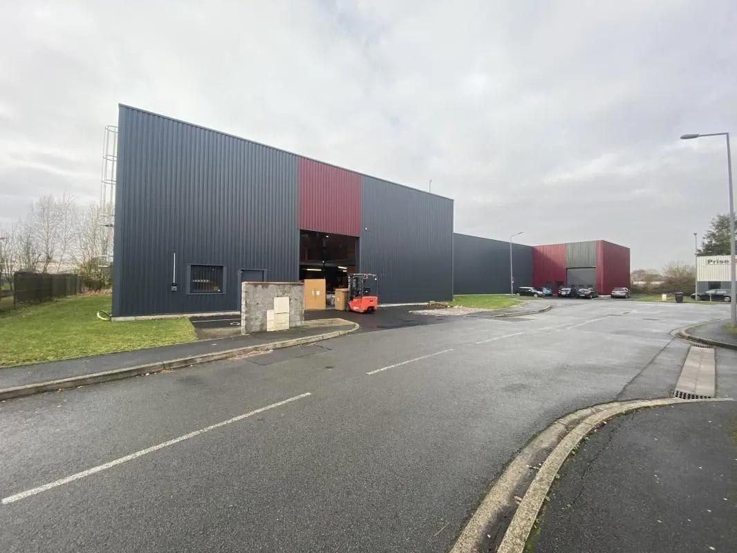 Local d'activités dans Pont-à-Marcq à vendre Photo de l’immeuble– Image 1 sur 9