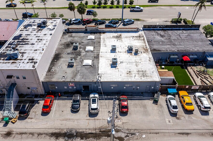2633 E Commercial Blvd, Fort Lauderdale, FL à vendre - Photo de l’immeuble – Image 2 sur 4