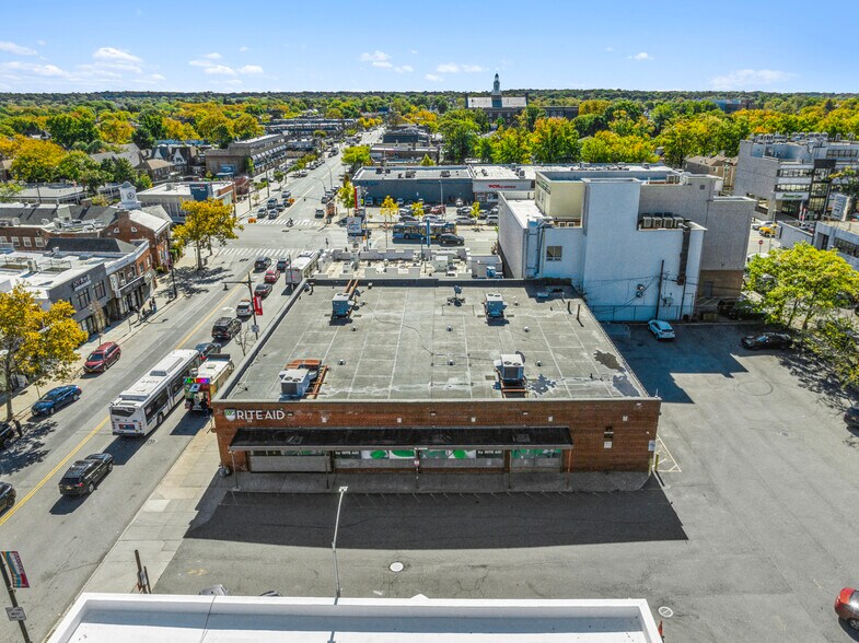 43-20 Bell Blvd, Bayside, NY à louer - Photo de l’immeuble – Image 2 sur 6