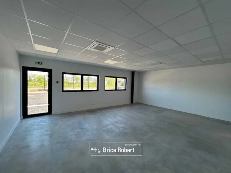 Bureau dans Genas à louer - Photo de l’immeuble – Image 2 sur 5