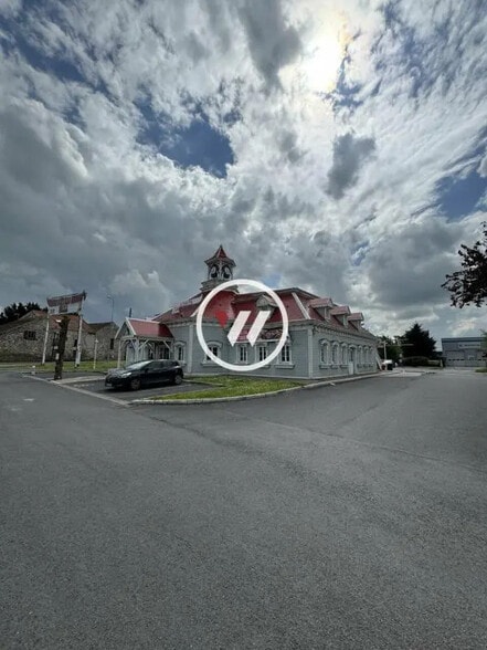 Local commercial dans Pierrelaye à louer - Photo principale – Image 2 sur 12