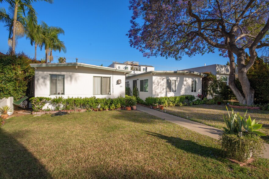 221-225 D Ave, Coronado, CA à vendre - Photo de l’immeuble – Image 3 sur 8