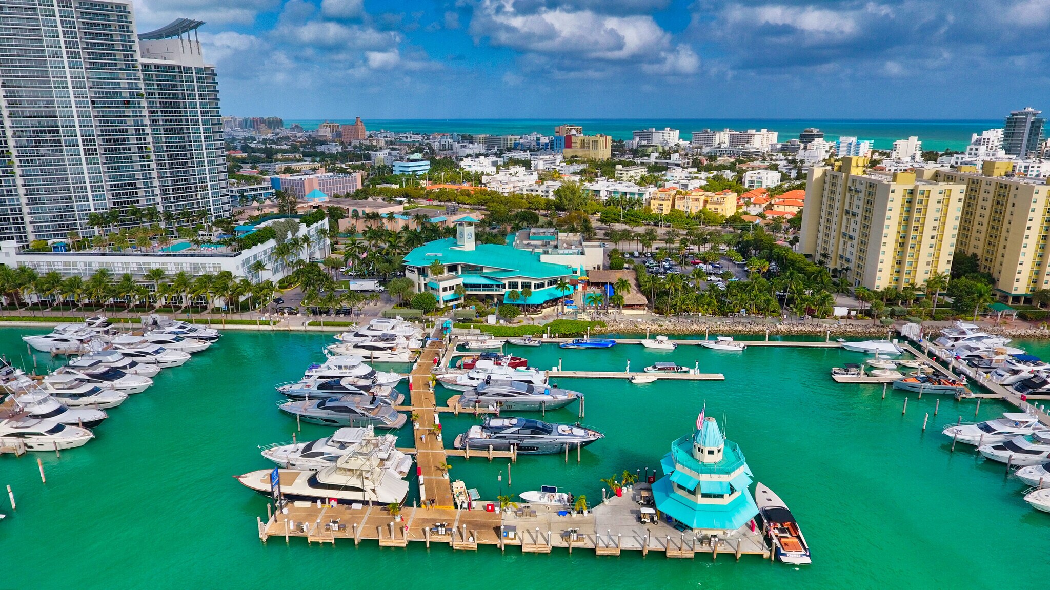 300 Alton Rd, Miami Beach, FL à louer Photo principale– Image 1 sur 17