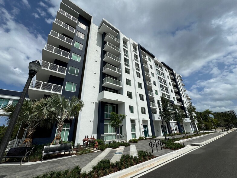 740-840 N Dixie Hwy, West Palm Beach, FL à louer - Photo de l’immeuble – Image 2 sur 5