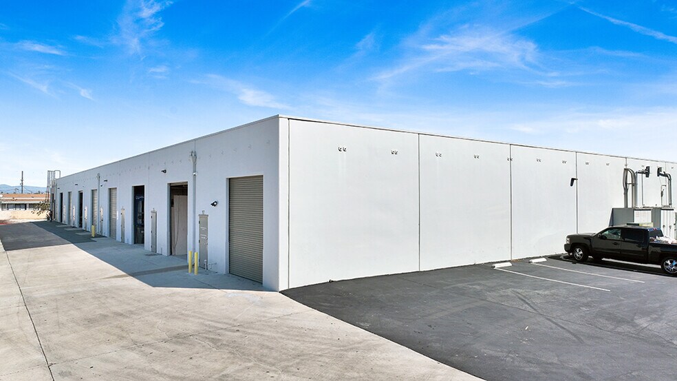 921-937 Newhall St, Costa Mesa, CA à louer - Photo de l’immeuble – Image 2 sur 4
