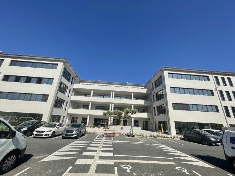 Bureau dans Aubagne à louer - Photo de l’immeuble – Image 2 sur 7