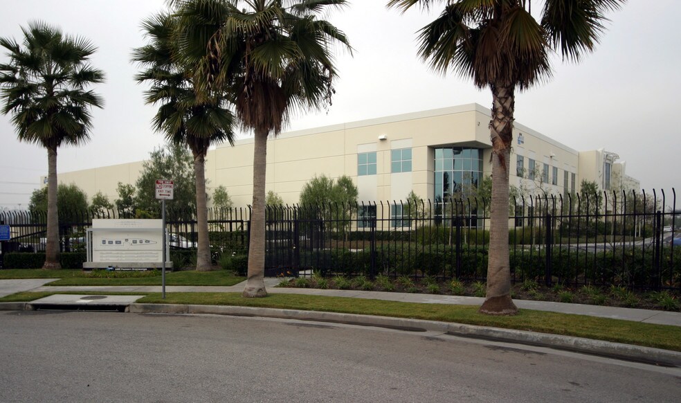 2701 Media Center Dr, Los Angeles, CA à louer - Photo de l’immeuble – Image 1 sur 6