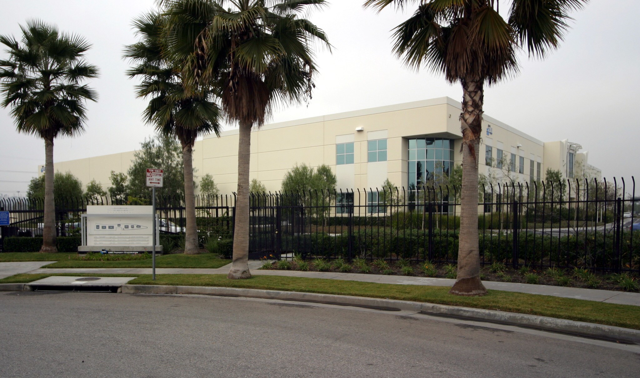 2701 Media Center Dr, Los Angeles, CA à louer Photo de l’immeuble– Image 1 sur 7