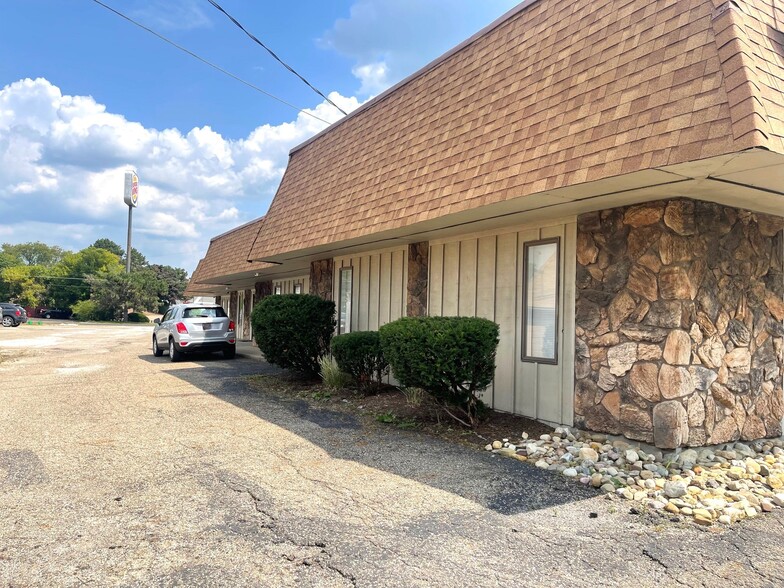 6947 Promway Ave NW, North Canton, OH à louer - Photo de l’immeuble – Image 2 sur 22