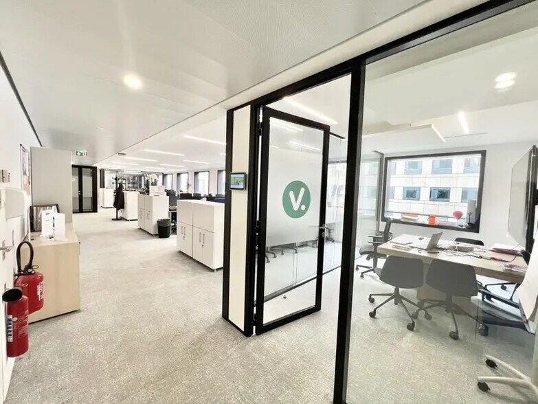 Bureau dans Courbevoie à louer - Photo de l’immeuble – Image 2 sur 7