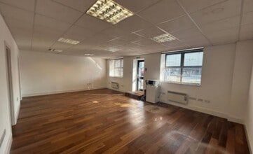 Spearfish Rd, Southampton à louer Photo intérieure– Image 1 sur 2