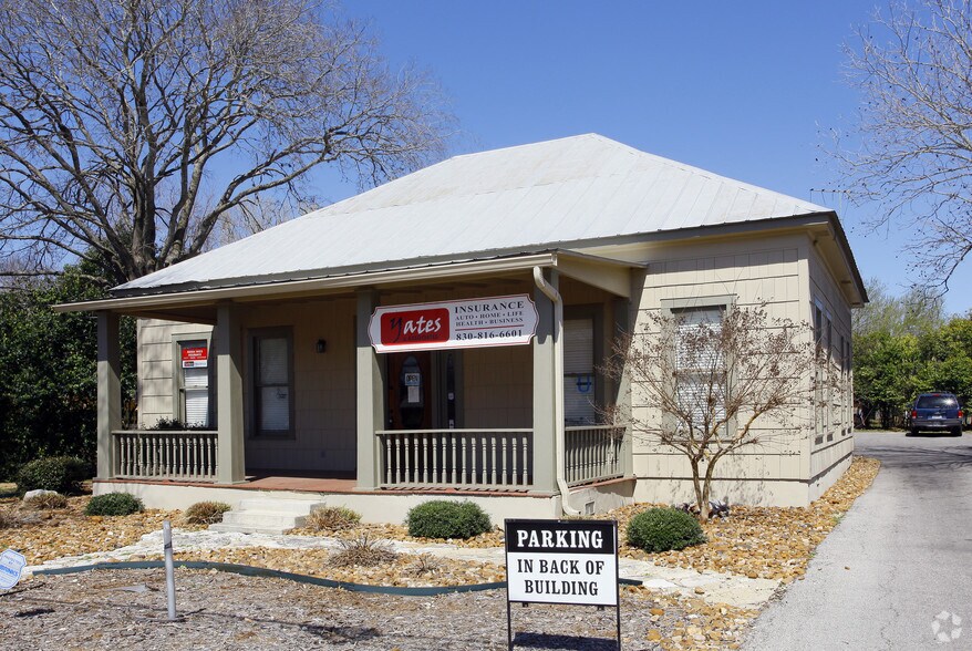 926 E Blanco Rd, Boerne, TX à vendre - Photo de l’immeuble – Image 3 sur 8