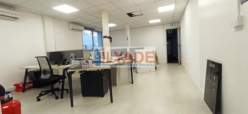 Bureau dans Éguilles à louer Photo de l’immeuble– Image 1 sur 12