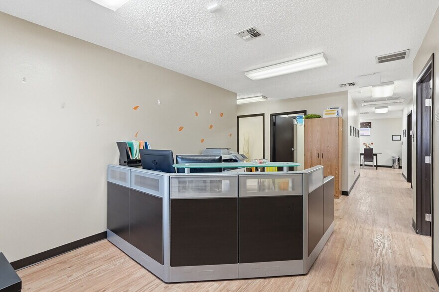 516 Lakeview Rd, Clearwater, FL à louer - Photo de l’immeuble – Image 3 sur 23