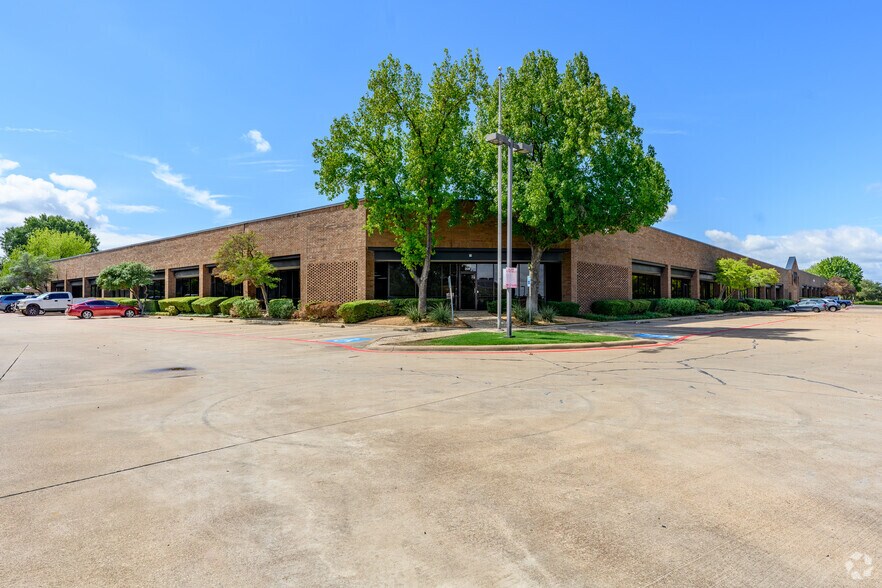 3150 Premier Dr, Irving, TX à louer - Photo de l’immeuble – Image 3 sur 15