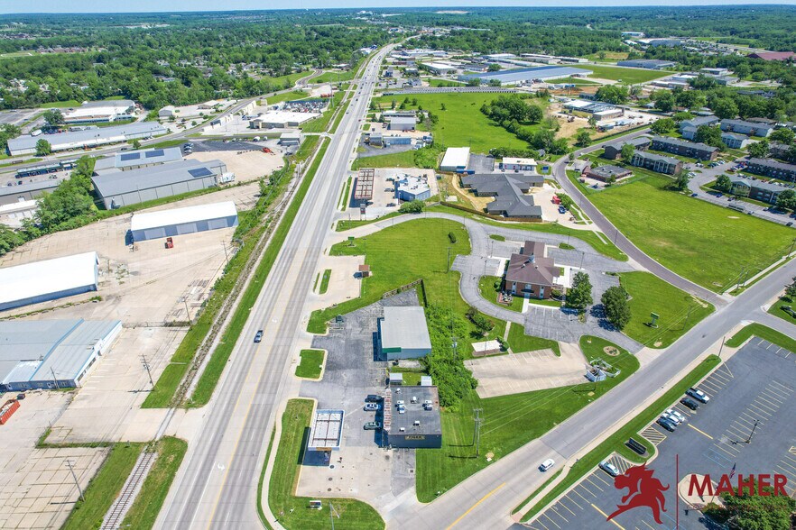 2108 Paris Rd, Columbia, MO à louer - Photo de l’immeuble – Image 3 sur 13