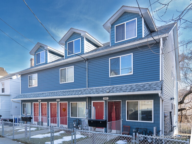 261 York Ave, Staten Island, NY à vendre - Photo principale – Image 1 sur 5