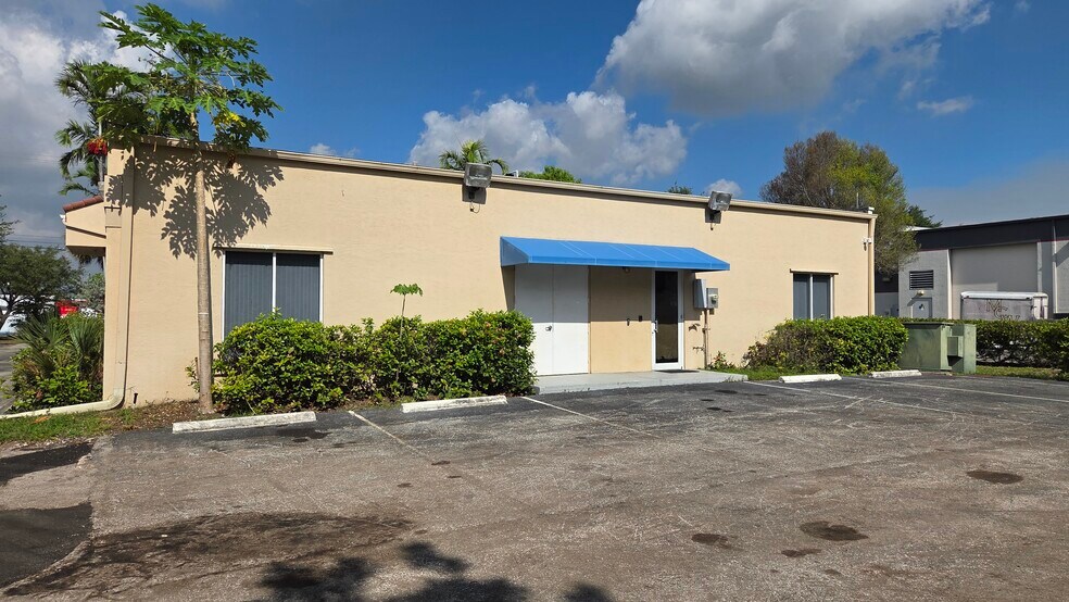 1150 SW 30th Ave, Pompano Beach, FL à louer - Photo de l’immeuble – Image 3 sur 8