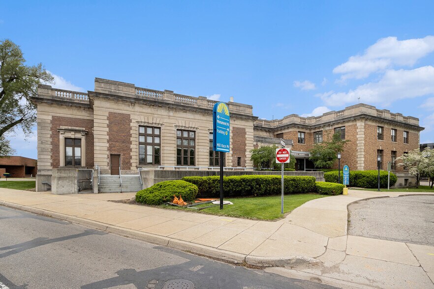 77 E Michigan Ave, Battle Creek, MI à louer - Photo de l’immeuble – Image 1 sur 10