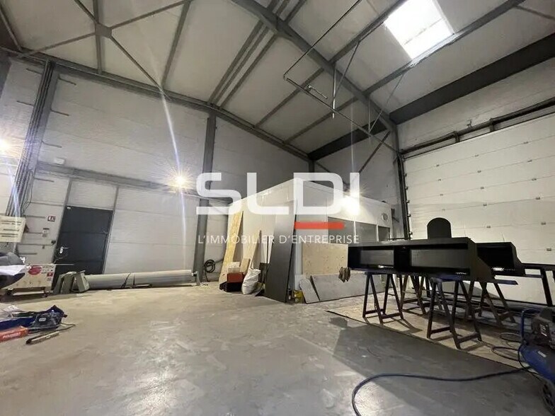 Bureau dans Vourles à louer - Photo de l’immeuble – Image 1 sur 3